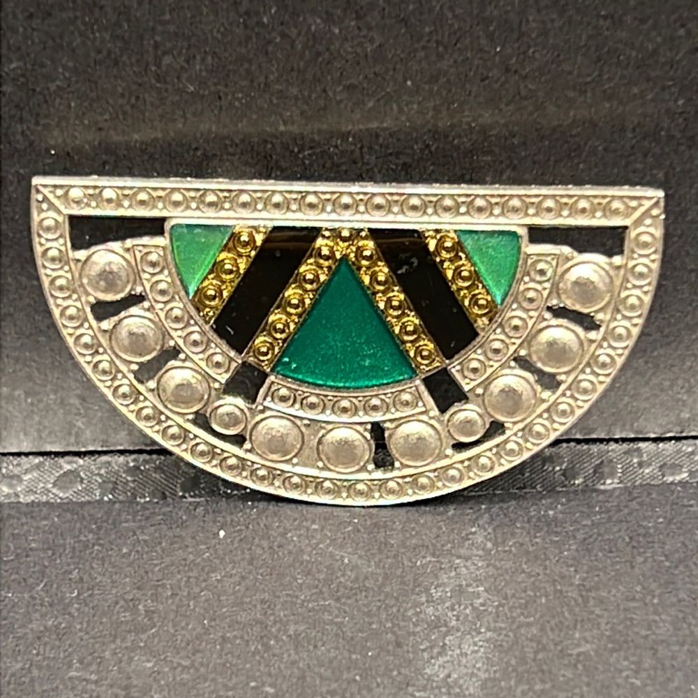 Vintage Taiwan resin/metal brooch